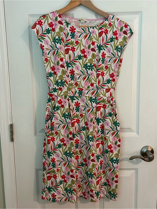 Boden Dresses & Skirts - Boden Floral Cotton Jersey Cap-Sleeve Sheath Dress in Pink, Red, Green